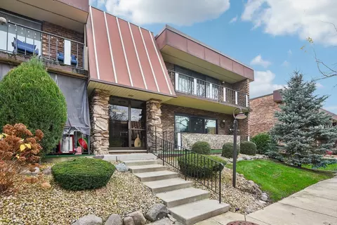 11138 Spathis Dr #3-2H, Palos Hills, IL 60465