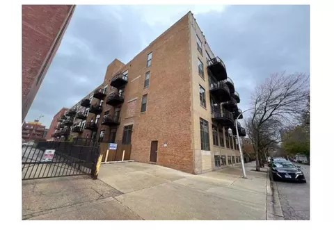 1330 W Monroe St #201, Chicago, IL 60607