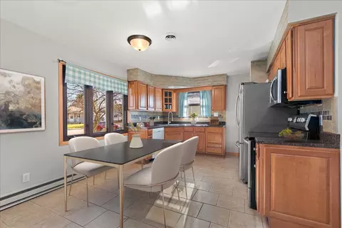 Kitchen - 17900 Rose St, Lansing, IL 60438 photo 2 of 4