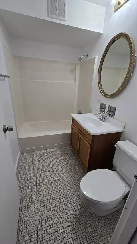 Undisclosed, Hazel Crest, IL 60429 photo 6