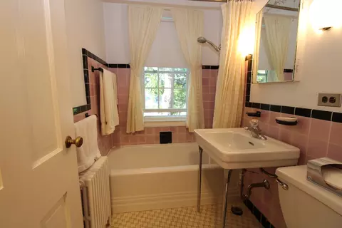Bath - 7562 W Devon Ave, Chicago, IL 60631 photo 1 of 1