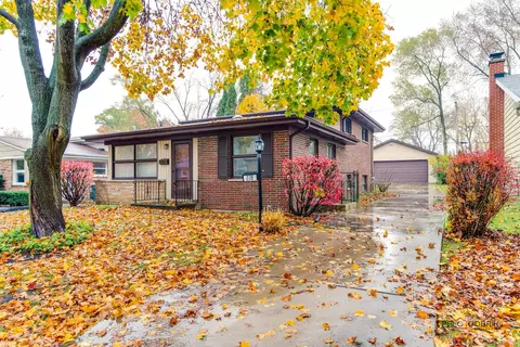 228 Kenloch Ave, Libertyville, IL 60048