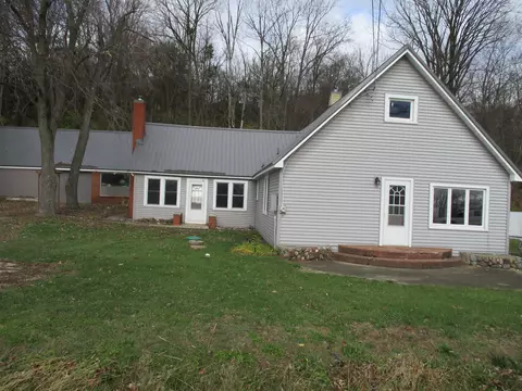 313 E Jackson St, Seneca, IL 61360