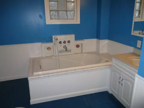 Bath - 313 E Jackson St, Seneca, IL 61360 photo 2 of 3