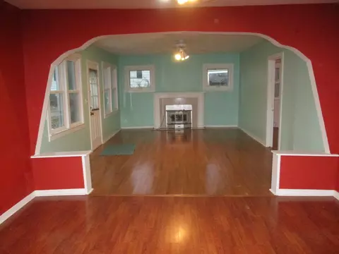 Living - 313 E Jackson St, Seneca, IL 61360 photo 2 of 4