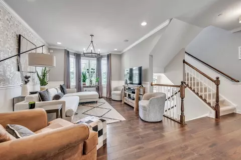 Living - 4306 Monroe Ave, Naperville, IL 60564 photo 4 of 4