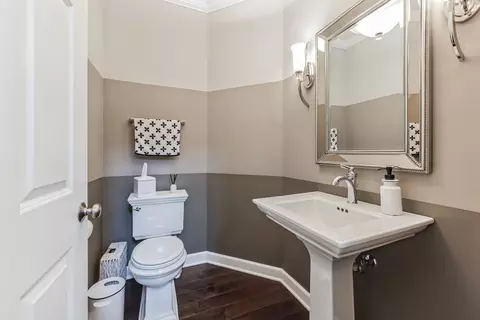 Bath - 4306 Monroe Ave, Naperville, IL 60564 photo 1 of 5