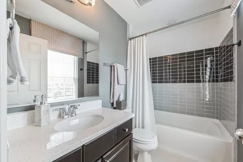 Bath - 4306 Monroe Ave, Naperville, IL 60564 photo 5 of 5