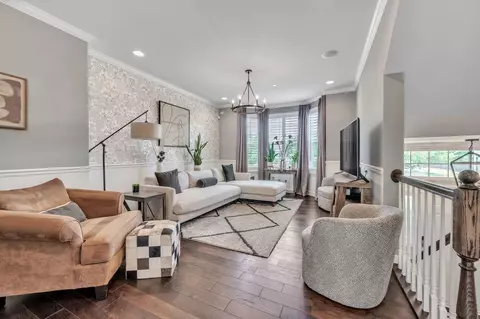 Living - 4306 Monroe Ave, Naperville, IL 60564 photo 1 of 4