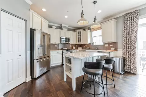 Kitchen - 4306 Monroe Ave, Naperville, IL 60564 photo 3 of 3