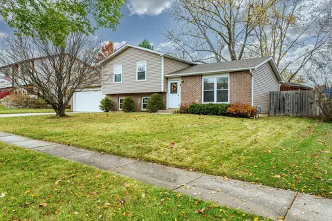 512 Waterford Dr, Lindenhurst, IL 60046
