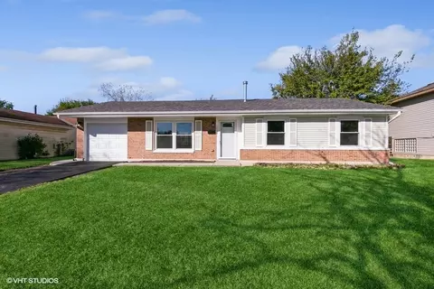 1042 Blackhawk Dr, University Park, IL 60484
