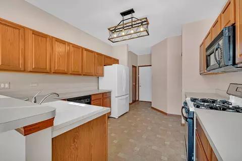 Kitchen - 21003 W Braxton Ln, Plainfield, IL 60544 photo 3 of 4