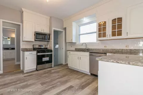 Kitchen - 412 Marion Ave, Aurora, IL 60505 photo 1 of 2
