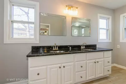 Bath - 412 Marion Ave, Aurora, IL 60505 photo 1 of 3
