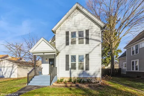 412 Marion Ave, Aurora, IL 60505