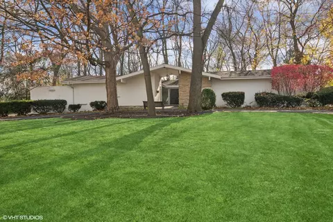 31 E Forest Ln, Palatine, IL 60067