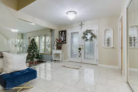 Entry Way - Undisclosed, Olympia Fields, IL 60461 photo 2 of 3
