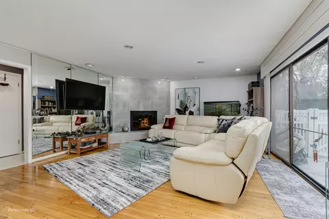 Living - Undisclosed, Olympia Fields, IL 60461 photo 4 of 4
