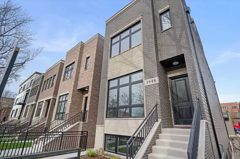 1644 W Wolfram St, Chicago, IL 60657