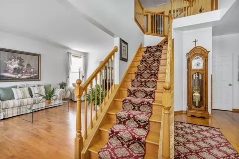 Entry Way - 5371 Galloway Dr, Hoffman Estates, IL 60192 photo 1 of 2