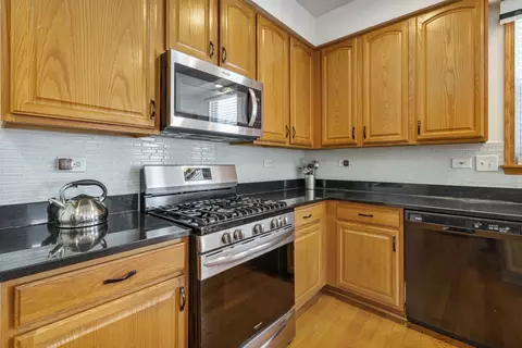 Kitchen - 5371 Galloway Dr, Hoffman Estates, IL 60192 photo 3 of 3