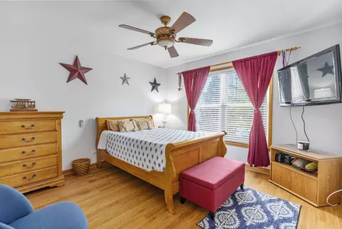 Bedroom - 5371 Galloway Dr, Hoffman Estates, IL 60192 photo 5 of 5