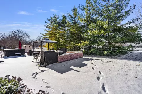 Exterior - 5371 Galloway Dr, Hoffman Estates, IL 60192 photo 5 of 9