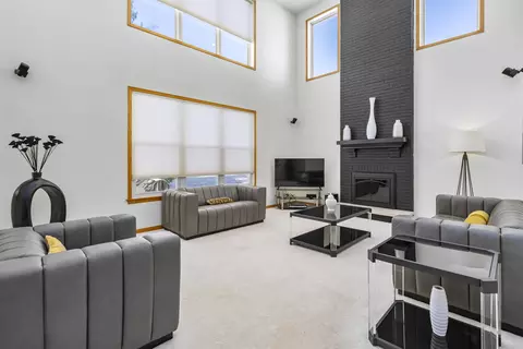 Living - 5371 Galloway Dr, Hoffman Estates, IL 60192 photo 3 of 4