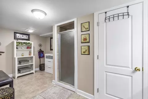 Bath - 5371 Galloway Dr, Hoffman Estates, IL 60192 photo 7 of 8