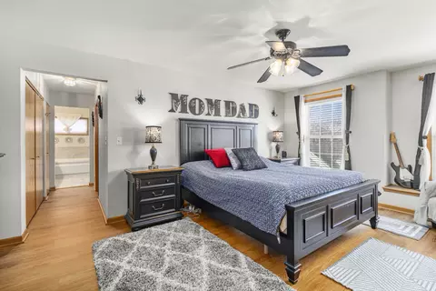 Bedroom - 5371 Galloway Dr, Hoffman Estates, IL 60192 photo 1 of 5