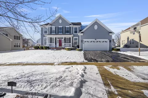 Exterior - 5371 Galloway Dr, Hoffman Estates, IL 60192 photo 4 of 9