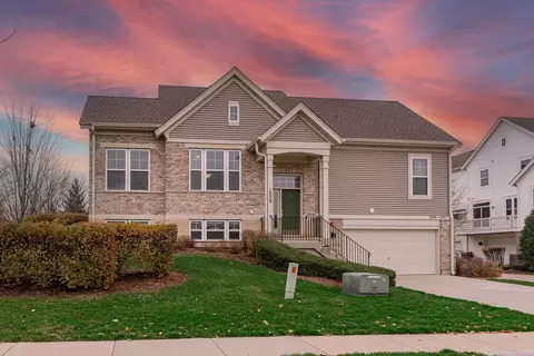 1239 Tuscany Dr, Streamwood, IL 60107