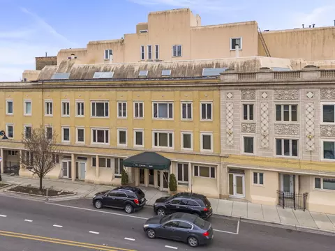 6337 Roosevelt Rd #413, Berwyn, IL 60402