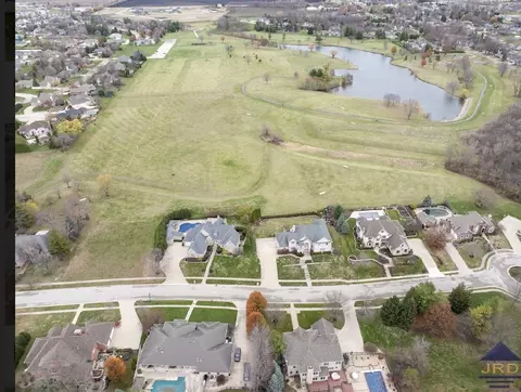 9 Baker Park Ave, Peru, IL 61354