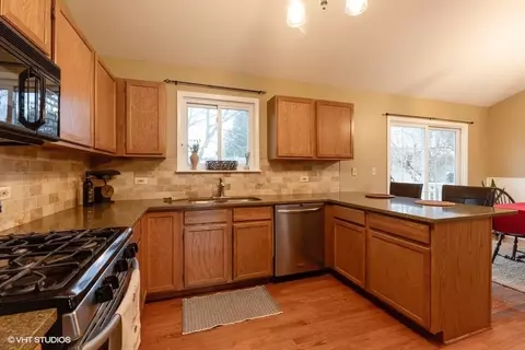 136 Tree Line, Antioch, IL 60002 photo 4