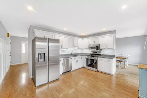 Kitchen - 312 S Cross Trl, Mchenry, IL 60050 photo 2 of 2