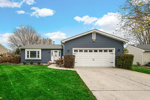 312 S Cross Trl, Mchenry, IL 60050