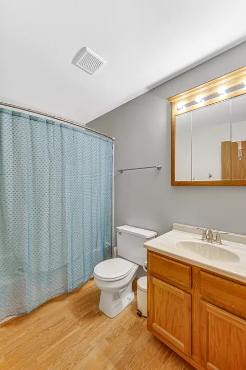 Bath - 312 S Cross Trl, Mchenry, IL 60050 photo 1 of 3