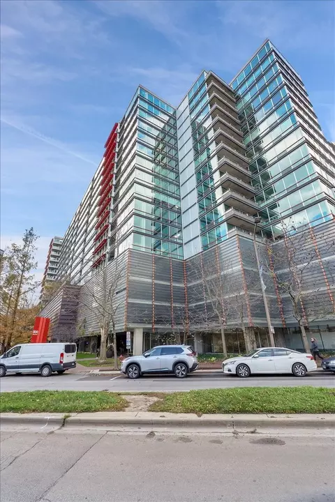 800 Elgin Rd #1305, Evanston, IL 60201