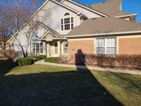 1628 Columbia Cir #1, Bartlett, IL 60103