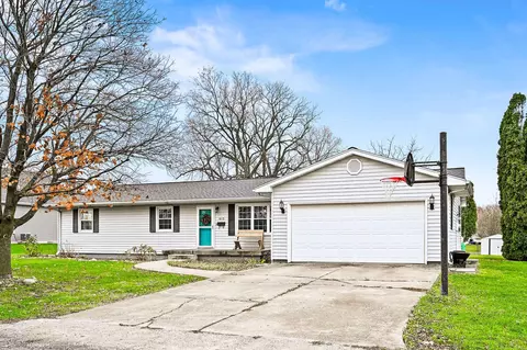 613 Easy St, Gibson City, IL 60936