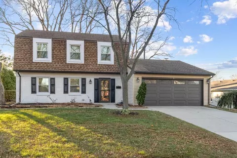 8 Emerson Dr, Schaumburg, IL 60194
