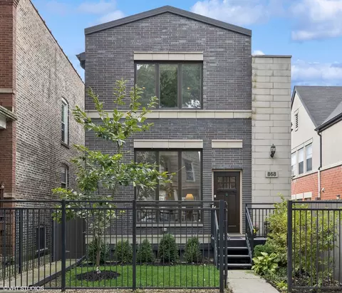 868 N Mozart St, Chicago, IL 60622