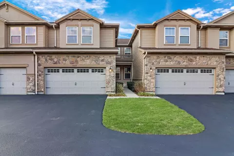 1829 N Crenshaw Cir, Vernon Hills, IL 60061