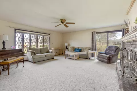 9 N755 Tipi Ln, Elgin, IL 60124 photo 4
