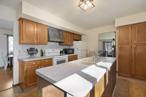 9 N755 Tipi Ln, Elgin, IL 60124 photo 12