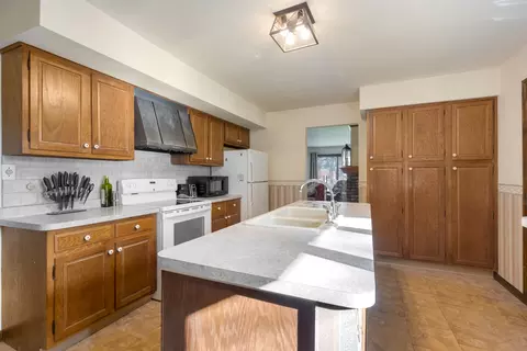 9 N755 Tipi Ln, Elgin, IL 60124 photo 11