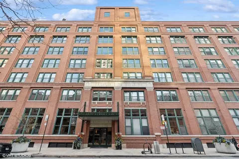 411 W Ontario St #321, Chicago, IL 60654
