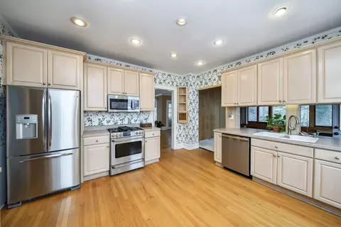618 N West St, Wheaton, IL 60187 photo 10